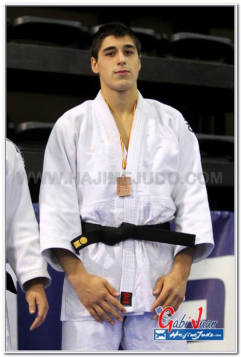 AVILES 2013054